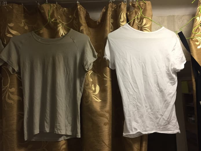 ロシアで洗濯を繰り返した白Tシャツと新品のTシャツ